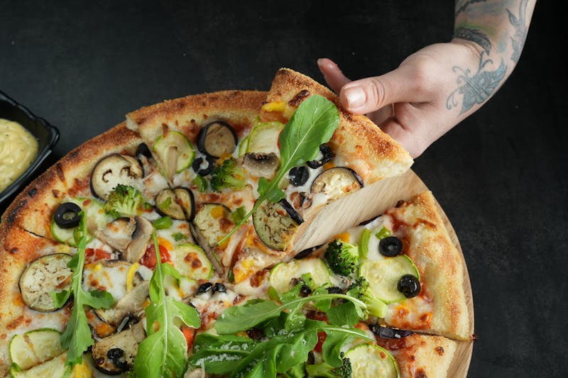 Starter catering package with pizza and sides